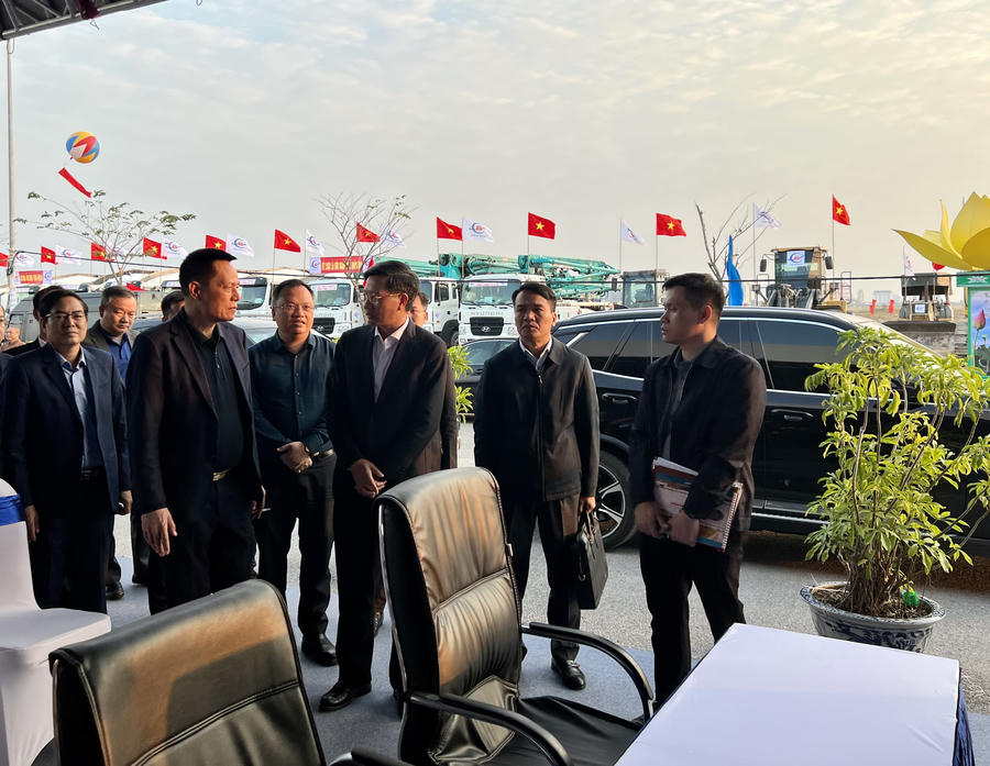 Phó Chủ tịch Thường trực UBND TP Hải Phòng Lê Anh Quân kiểm tra công tác chuẩn bị Lễ khởi công.