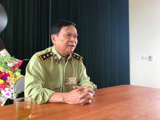 Ông Nguyễn Mạnh Hùng - Đội trưởng Đội QLTT số 8 cho biết: Có thể việc yêu cầu thầy lang ký cam kết là do "bệnh nghề nghiệp".
