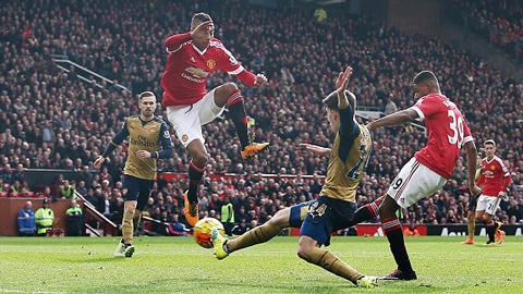 Rashford tỏa s&aacute;ng với c&uacute; đ&uacute;p v&agrave;o lưới Arsenal