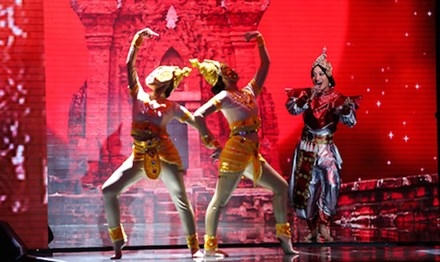 Tiết mục có yếu tố “chuyển giới” của Adam.