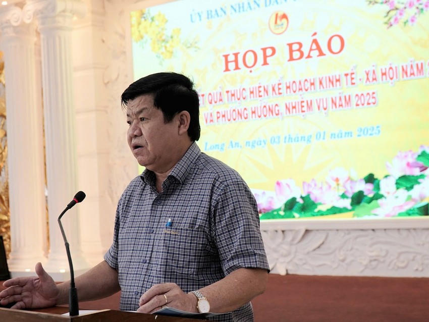 Đại diện Giám đốc Sở Kế hoạch và Đầu tư phát biểu