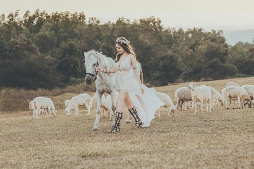 Elly Trần khoe vẻ đẹp nữ thần sau khi sinh con lần 2