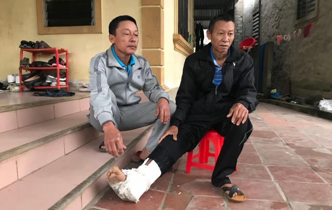 Một người cha trên địa bàn tỉnh Nghệ An bị con trai đánh gãy xương sườn, bầm tím khắp người.