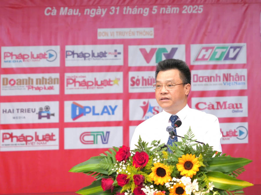 Ông Lê Kim Thành - Phó Chủ tịch chuyên trách Ủy ban An toàn giao thông Quốc gia, kêu gọi các em học sinh học hỏi kiến thức pháp luật, rèn luyện kĩ năng tham gia giao thông để bảo vệ chính mình.
