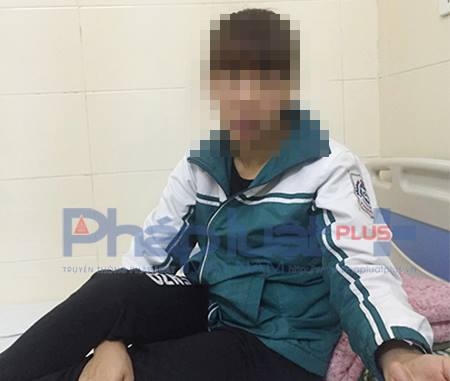Ngoài căn bệnh thế kỷ HIV, chị Đỗ Thị N. (sinh năm 1980, ở huyện Lâm Thao, tỉnh Phú Thọ) đang phải "gồng gánh" trong mình thêm bệnh dạ dày, sỏi mật,... Ảnh: Long Bảo.