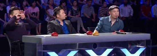 Trấn Thành khóc khi xem tiết mục của mẹ con chị Mỹ Lệ - Chu Văn Huân.