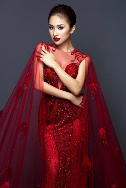 Vân Hugo sexy thiêu đốt mọi ánh nhìn sau sự cố váy nàng tiên cá