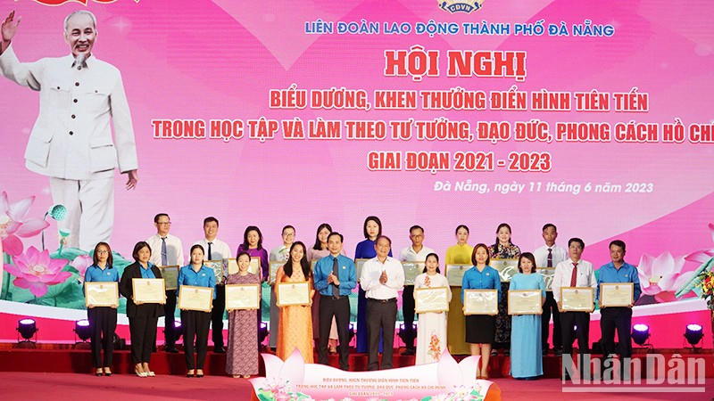 Các điển hình tiên tiến được tuyên dương.