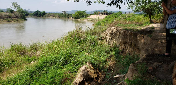 Tình trạng sạt lở nghiêm trọng vẫn tiếp tục diễn ra.