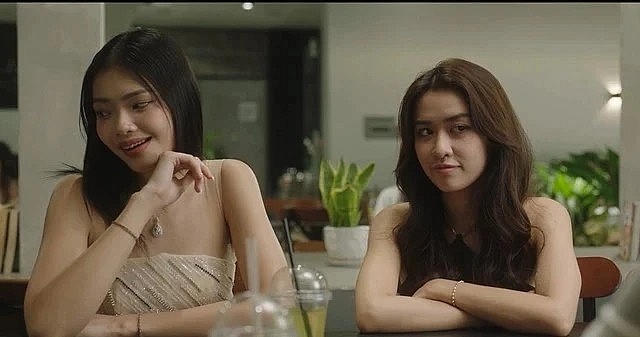 Lần đầu đóng chính song Quyên Qui (phải) được khen diễn tốt.