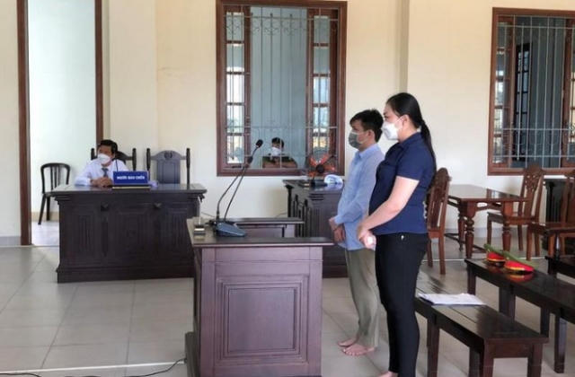Hai vợ chồng cùng đi tù trong vụ làm giả sổ đỏ để chiếm đoạt tài sản