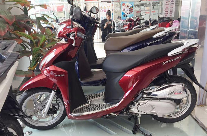 Mục tiêu của dán tem tiêu thụ nhiên liệu và nhãn năng lượng giúp kiểm soát khí thải và công khai công suất động cơ của xe.