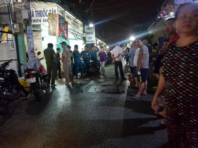 Nghi ngờ cụ bà 78 tuổi cất giữ tài sản trong người, kẻ giữ tay, kẻ dùng dao đâm. Ảnh minh họa