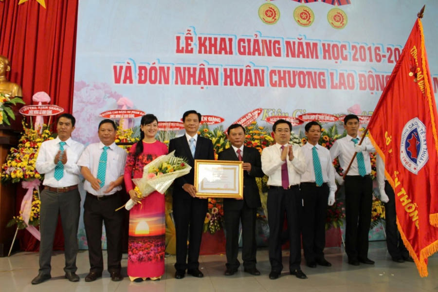 Lễ khai giảng năm học 2016 - 2017 và Đón nhận Huân chương Lao động hạng Nhất.