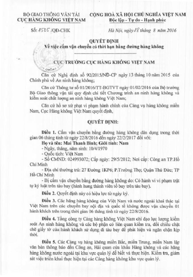 Hành khách Bình bị xử phạt 15 triệu đồng và cấm bay trong vòng 6 tháng.