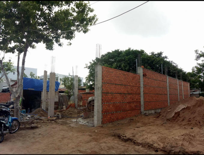 Công trình trên đất của ông Lương Trí Tiên được cho là đã bắt đầu khởi công xây dựng từ đầu tháng 6/2017. (ảnh phóng viên ghi nhận vào ngày 7/7)