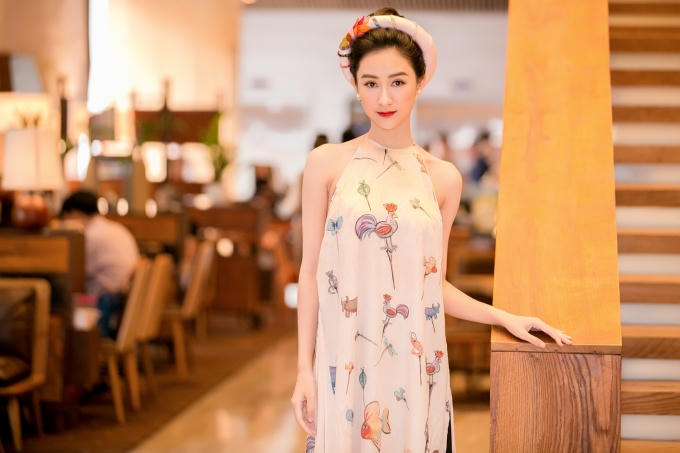 Diện &aacute;o d&agrave;i c&aacute;ch t&acirc;n, &Aacute; hậu H&agrave; Thu khiến bao người say đắm