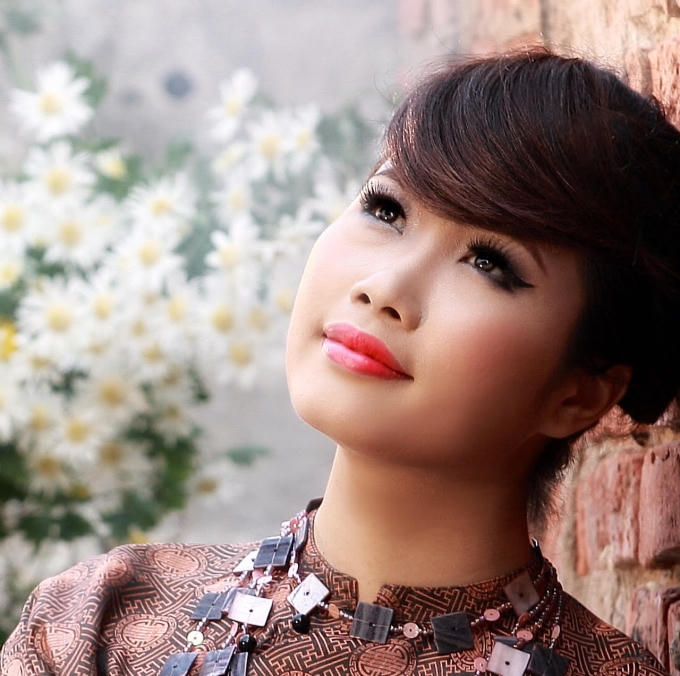 Trần Hồng Nhung về với bến Giác với CD nhạc Phật "Xuân Từ Bi".