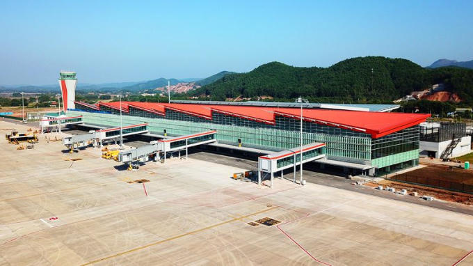 Cảng hàng không quốc tế Vân Đồn - sân bay quốc tế đầu tiên do tư nhân đầu tư.