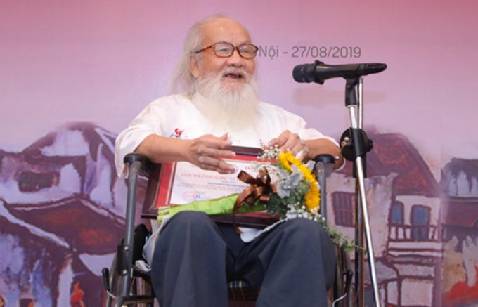 PGS.TS.NGƯT. Nguyễn Thừa Hỷ nhận giải thưởng Bùi Xuân Phái năm 2019