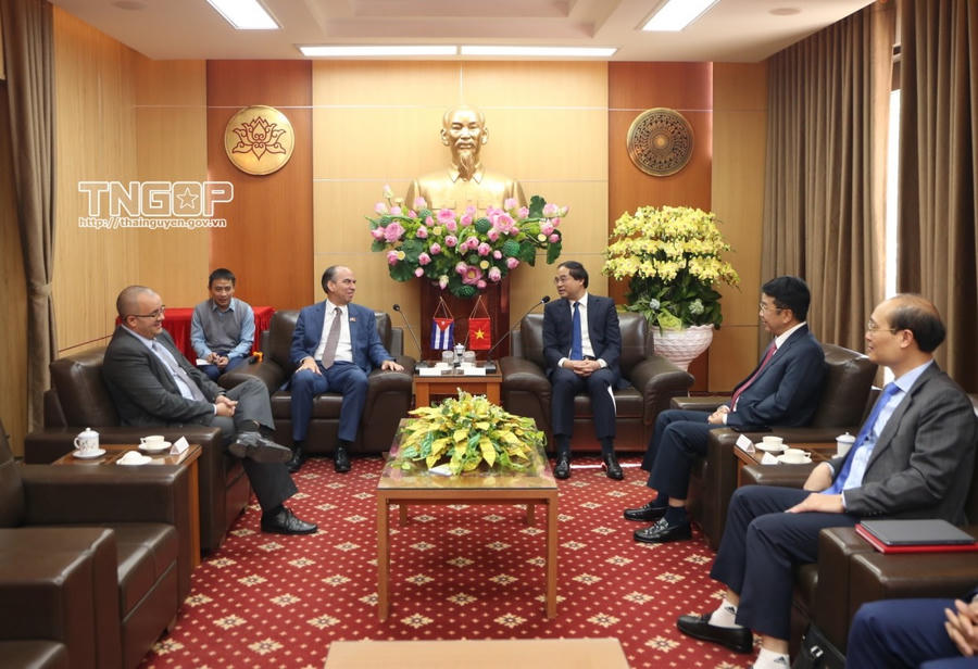 Quang cảnh buổi tiếp và làm việc.