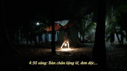Minh Đỗ đi từng nhà gọi các bố còn lại “đi chơi”.