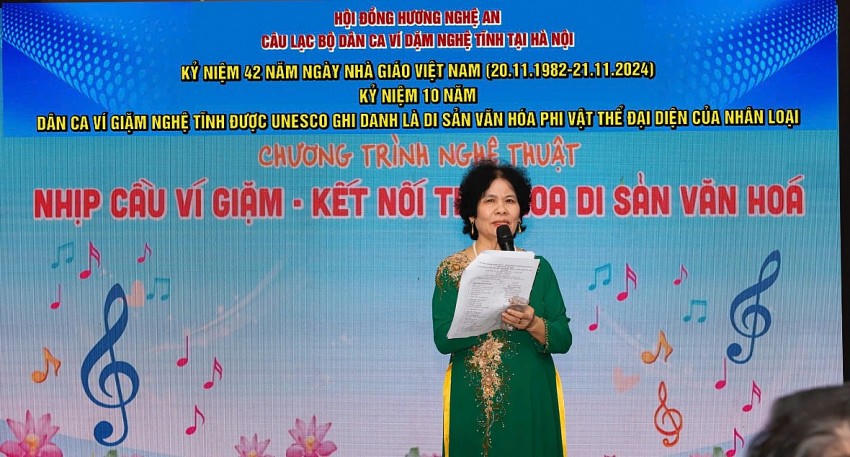 Bà Nguyễn Thị Thành - Chủ nhiệm CLB Dân ca Ví, Giặm Nghệ Tĩnh tại Hà Nội phát biểu tại buổi lễ.