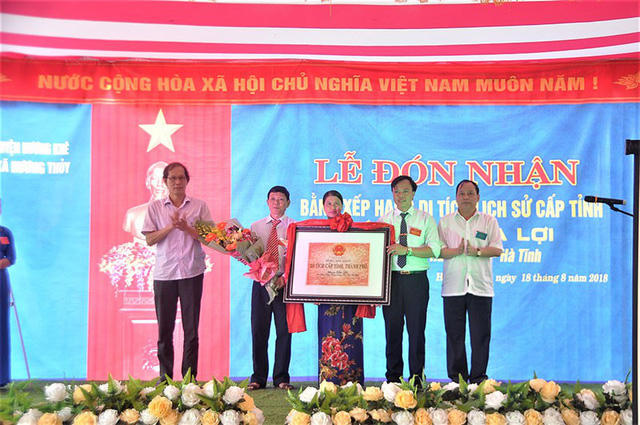 Lễ đ&oacute;n nhận bằng di t&iacute;ch lịch sử cấp tỉnh đối với bến ph&agrave; Địa Lợi.
