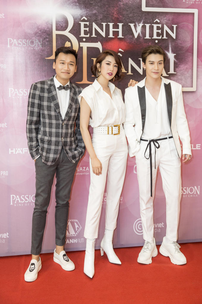 Rủ bỏ vẻ gợi cảm, Thu&yacute; Ng&acirc;n c&aacute; t&iacute;nh kh&aacute;c lạ dự sự kiện