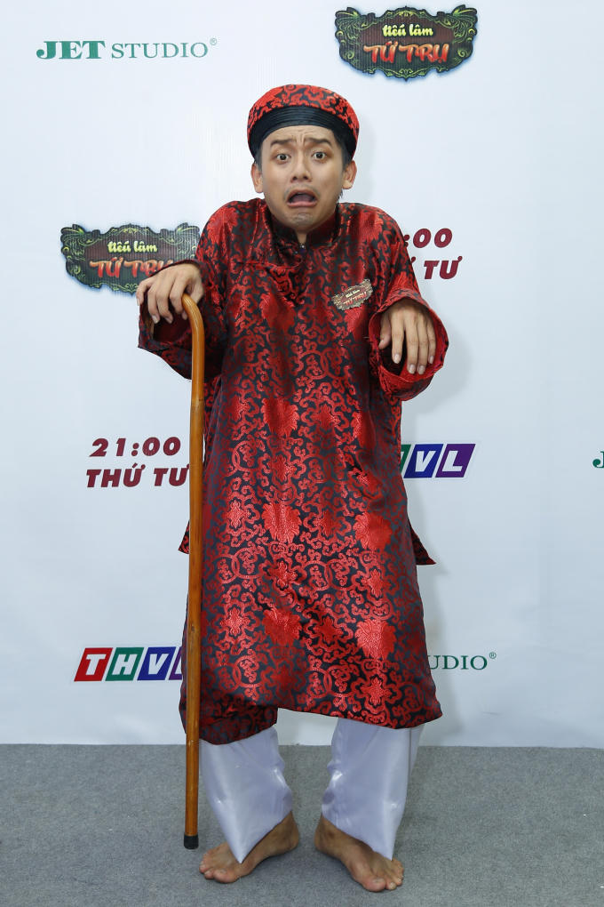 Phúc Zelo trong tiết mục Lão hà tiện tại cuộc thi Tiếu Lâm Tứ Trụ.