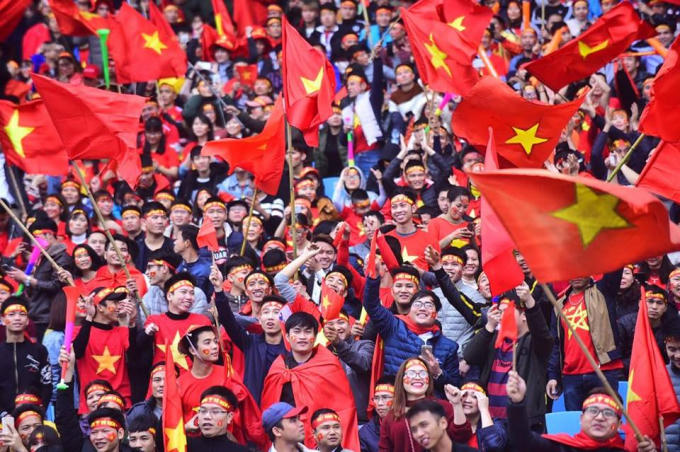 Để rồi vỡ òa trong niềm vui sướng khi cầu thủ gốc Hà Nội thực hiện thành công cú đá từ ngoài vòng cấm gỡ hòa 1-1 cho U23 Việt Nam.