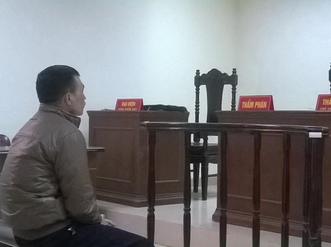 Bị cáo Lê Duy Nghĩa trước vành móng ngựa.