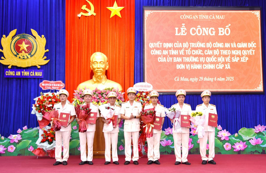 Công an tỉnh Cà Mau quyết liệt sắp xếp, tinh gọn tổ chức bộ máy theo phương châm “Tỉnh toàn diện, xã vững mạnh, bám cơ sở”.