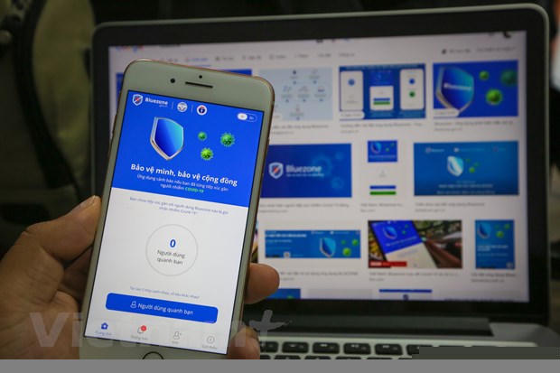 Ứng dụng Bluezone được đông đảo người Việt Nam sử dụng. (Ảnh: Minh Sơn/Vietnam+)