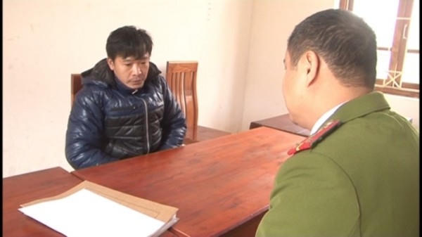 Đối tượng Nông Kim Cương tại cơ quan công an. (Ảnh: Đông Bắc)