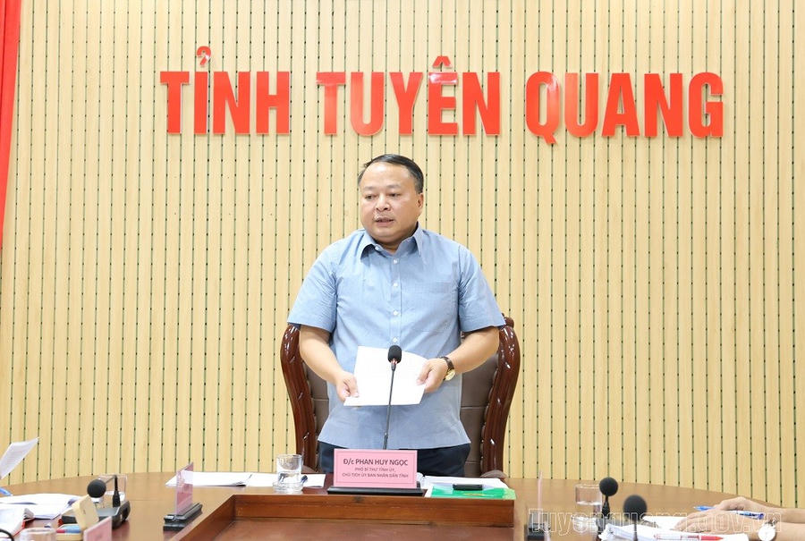 Chủ tịch UBND tỉnh Phan Huy Ngọc phát biểu kết luận tại buổi tiếp công dân.