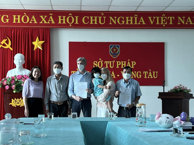 Lễ giao nhận con nuôi tại Sở Tư Pháp tỉnh Bà Rịa – Vũng Tàu.