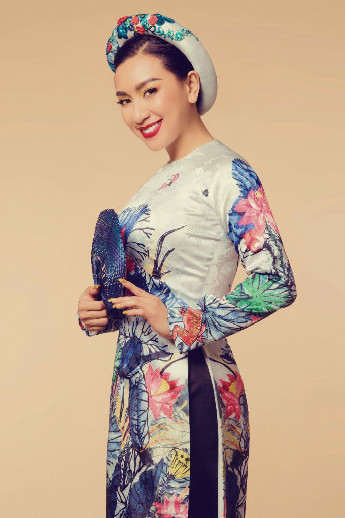 Nữ hoàng ảnh lịch Y Phụng đài các trong tà áo dài