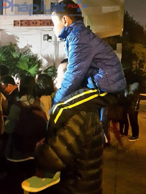 Đây... một ông bố khác... Ảnh: Bùi Cao Khôi.