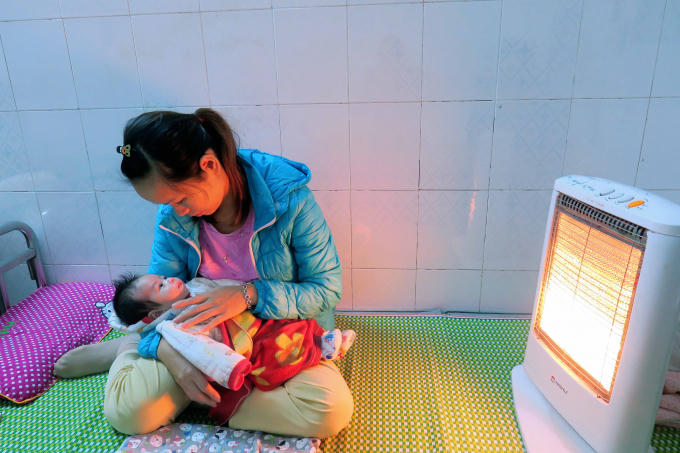 Hình ảnh đèn sưởi trang bị cho các bệnh nhi tạo các buồng bệnh.