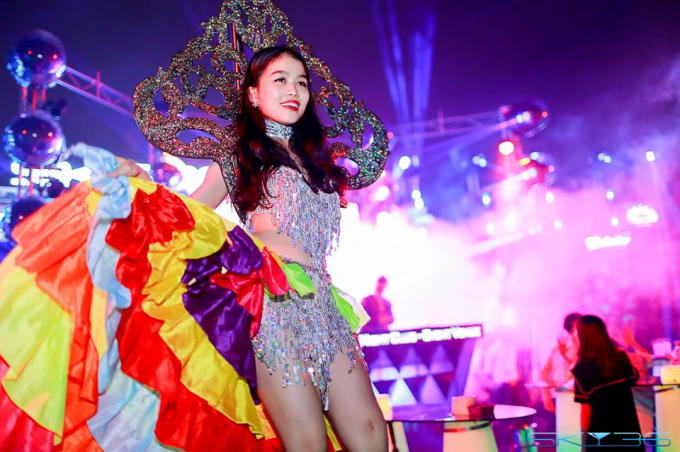 Hát cùng soái ca Hàn Quốc Juni tại SKY36 trong đêm giao thừa