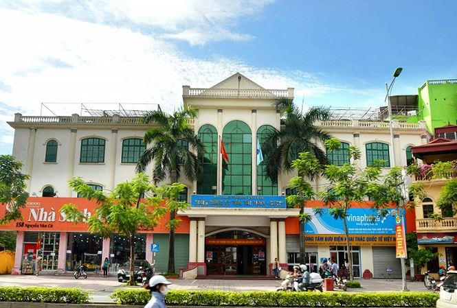 Trụ sở của Tổng công ty Vận tải thủy - Vivaso nằm trên "đất vàng" đường Nguyễn Văn Cừ.