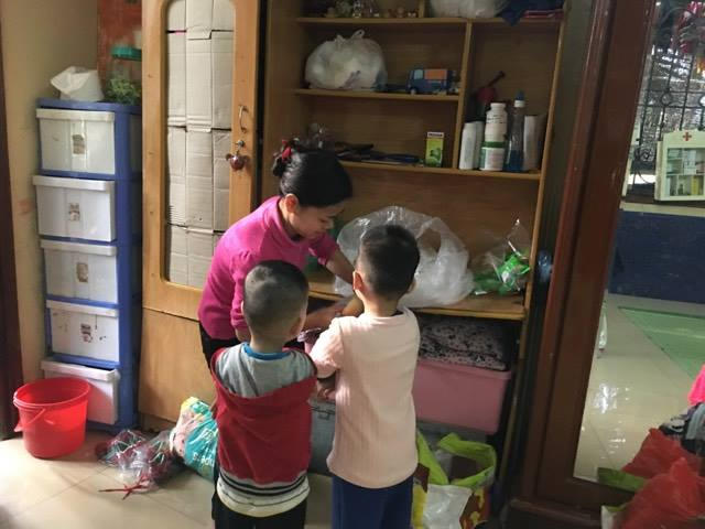 Người mẹ chăm sóc những đứa con bị bỏ rơi nơi cửa Phật