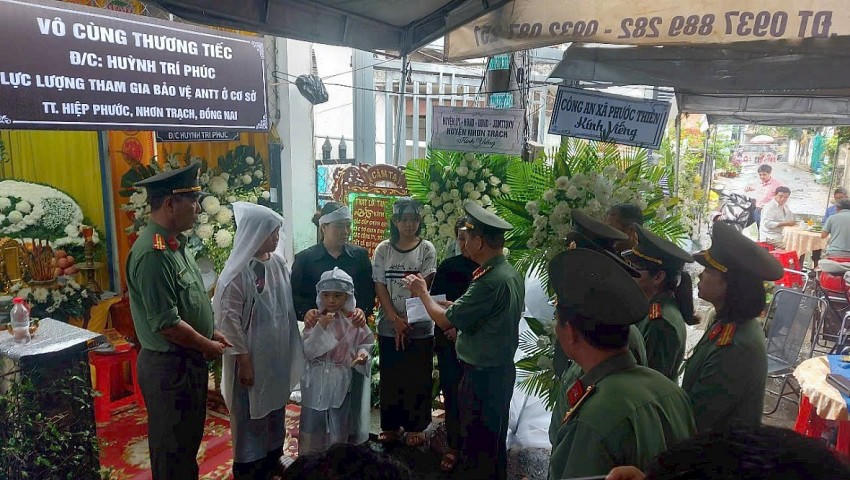 Huỳnh Trí Phúc, chàng trai trẻ đầy nhiệt huyết, người đã dấn thân vào con đường bảo vệ bình yên cho nhân dân, nay đã vĩnh viễn ra đi.