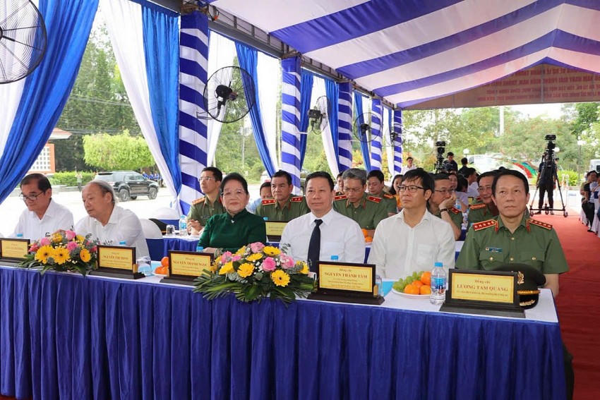Các đại biểu tham dự lễ khánh thành dự án tu bổ, tôn tạo một số hạng mục thuộc khu di tích lịch sử quốc gia đặc biệt căn cứ Trung ương Cục miền Nam.