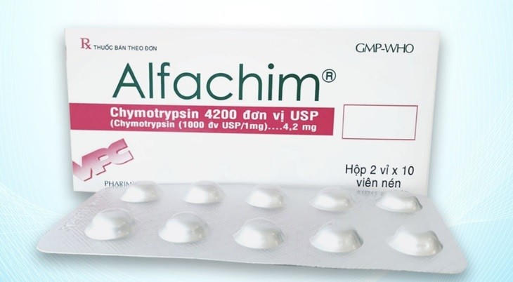 Viên nén Alfachim 4.2 (Chymotrypsin tương đương 21 microkatal chymotrypsin, 4200 IU) của Công ty cổ phần Dược phẩm Cửu Long sản xuất.