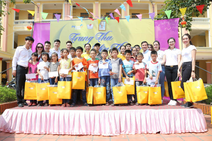 PVcomBank mang y&ecirc;u thương đến với trẻ em khuyết tật tỉnh Th&aacute;i B&igrave;nh
