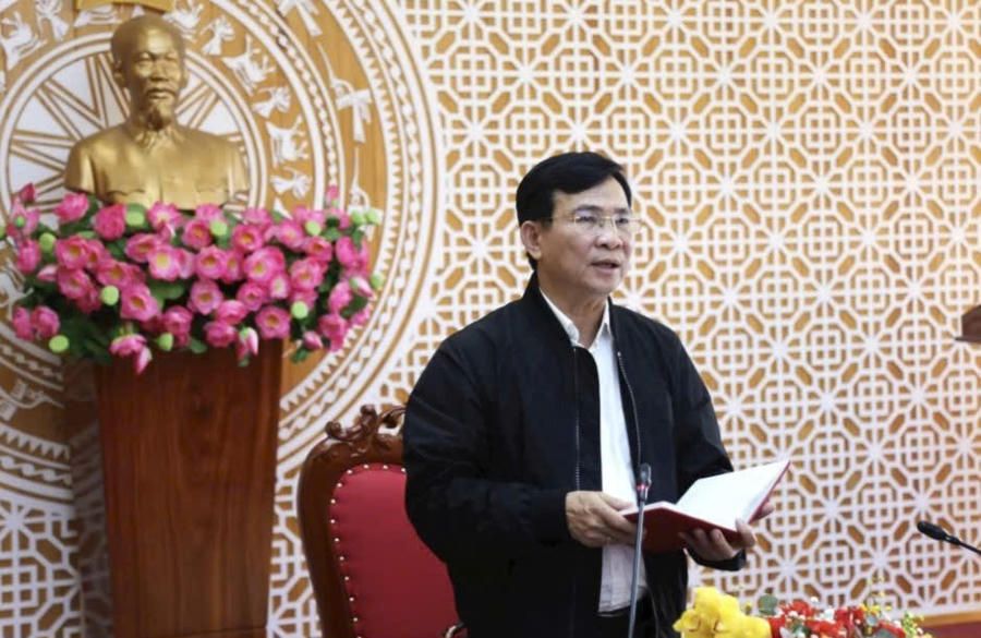 Chủ tịch UBND tỉnh Lâm Đồng, Hồ Văn Mười phát biểu chỉ đạo tại cuộc họp. Ảnh: K.L