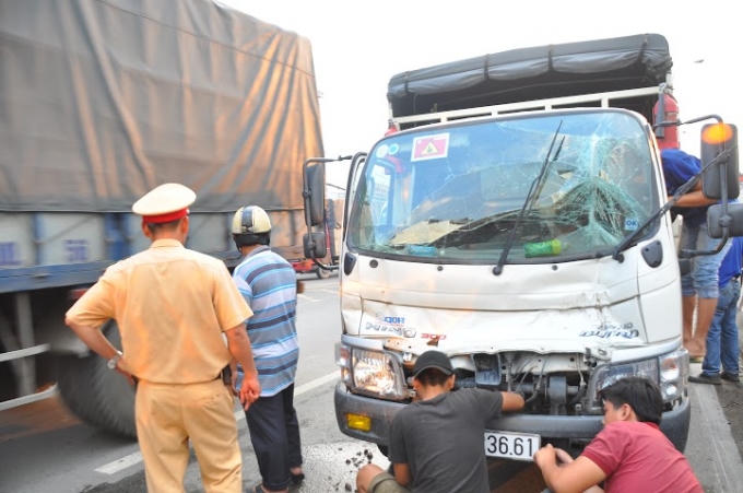 Kính xe bị hư hỏng hoàn toàn.