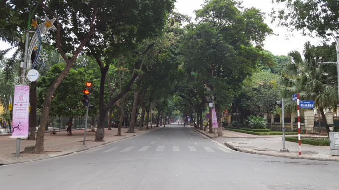 Dòng người tham gia giao thông trên phố Phan Đình Phùng vốn tấp nập là vậy, nhưng sáng nay đã không còn.